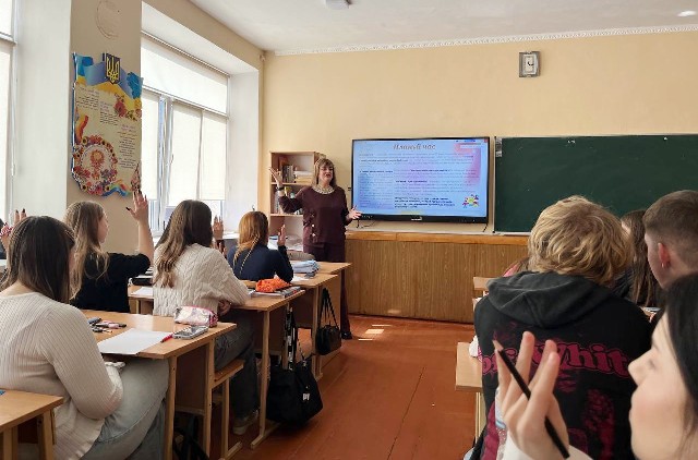 Учні школи та здобувачі вищої освіти активно реагували на питання і завдання Наталії Михайлівни